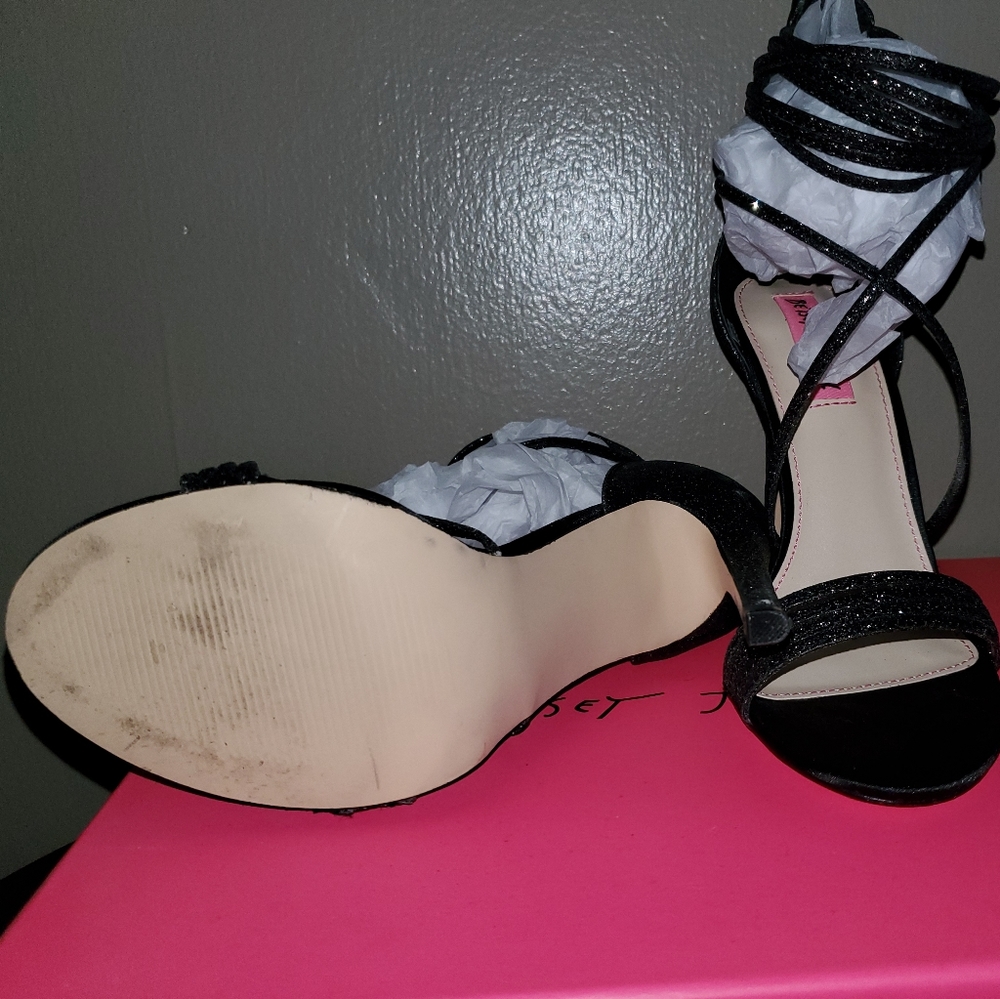 Shoes - Picture 2 of 4